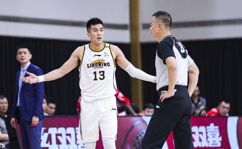 战报湖人20分惨败鹈鹕 詹姆斯34+6老六4抢断锡安26分NBA常规赛继续进行，洛杉矶湖人队（17胜17负）吞下连败。